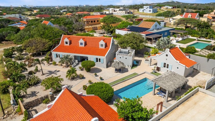 8-Unit - Boutique Apartment Complex - INCL Hotel Permit